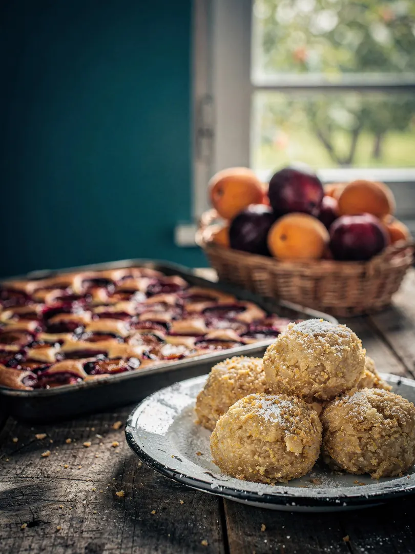 Apricot dumplings, plum cake & co.: the fruit cuisine of distilling regions