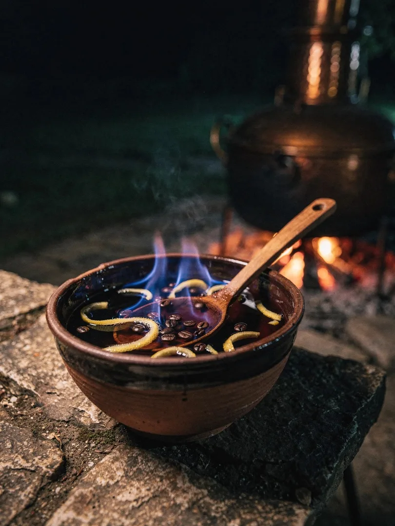 Queimada, Kazani, Trou normand: Feuer- und Brennbräuche