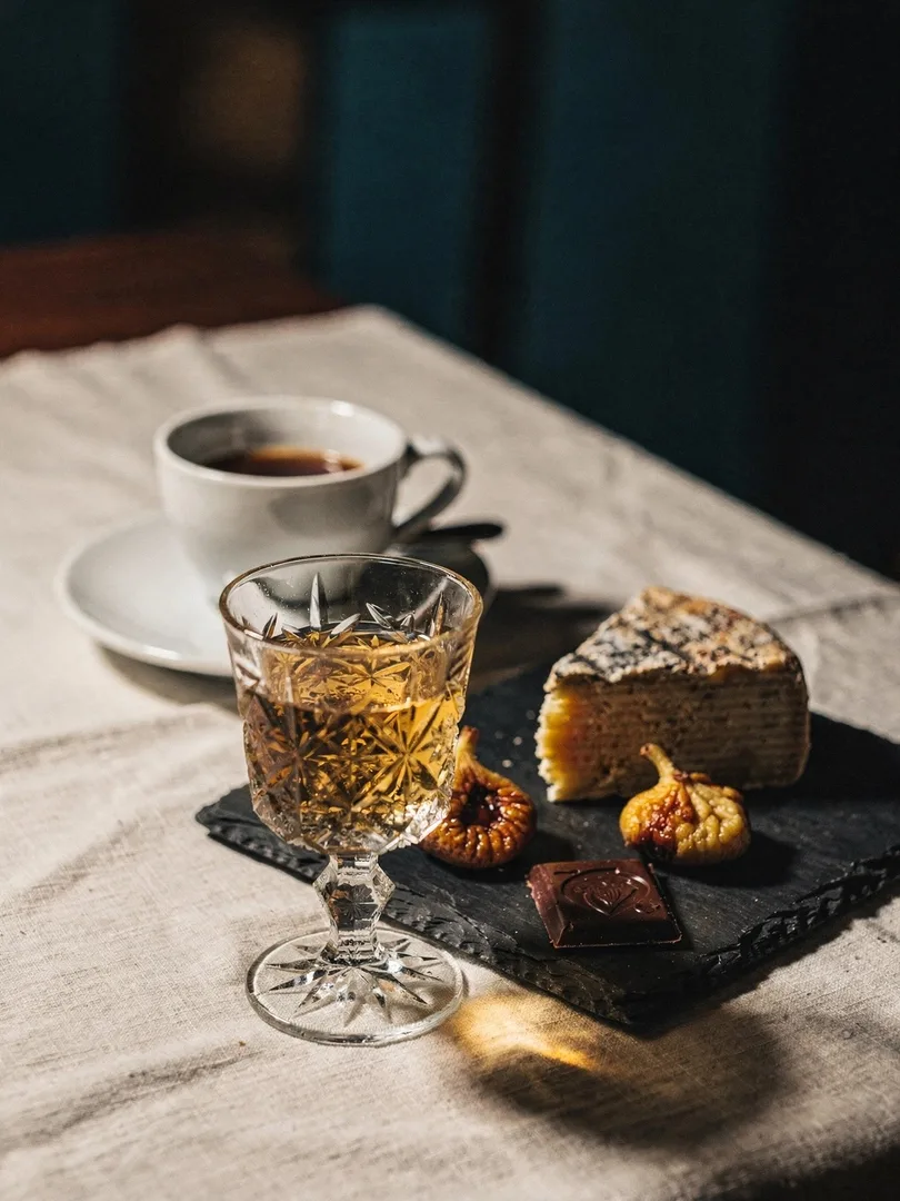 Grappa warm or cold? How to drink pomace brandy properly