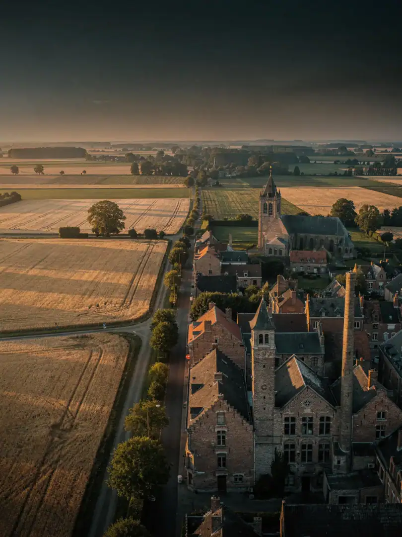 Limburgs Felder und die Altstadt von Hasselt