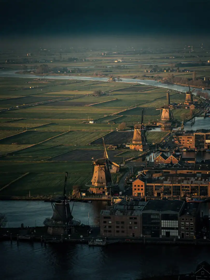 Windmühlen und Brennereien an der Maas bei Schiedam