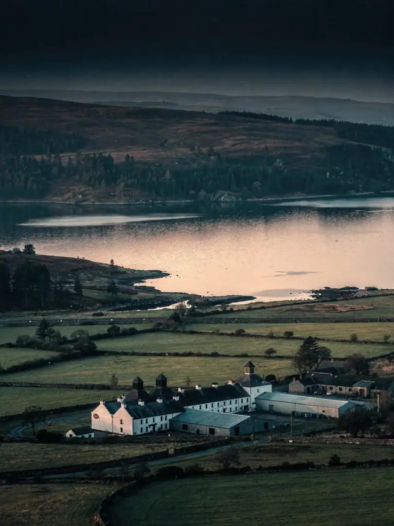 Schottische Lowlands, Highlands und Hebriden