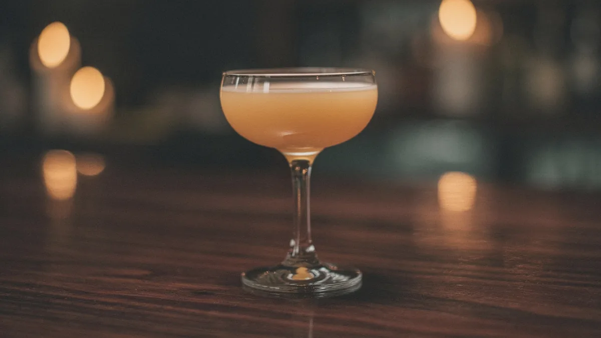 Paper Plane im Cocktail glass