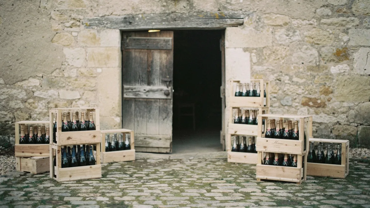 Was ist Crémant? Französische Vielfalt mit Flaschengärung — Motiv zum Thema Schaumwein
