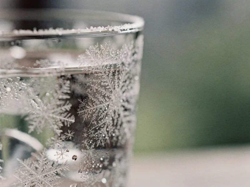 Gin: Temperatur und Wasser