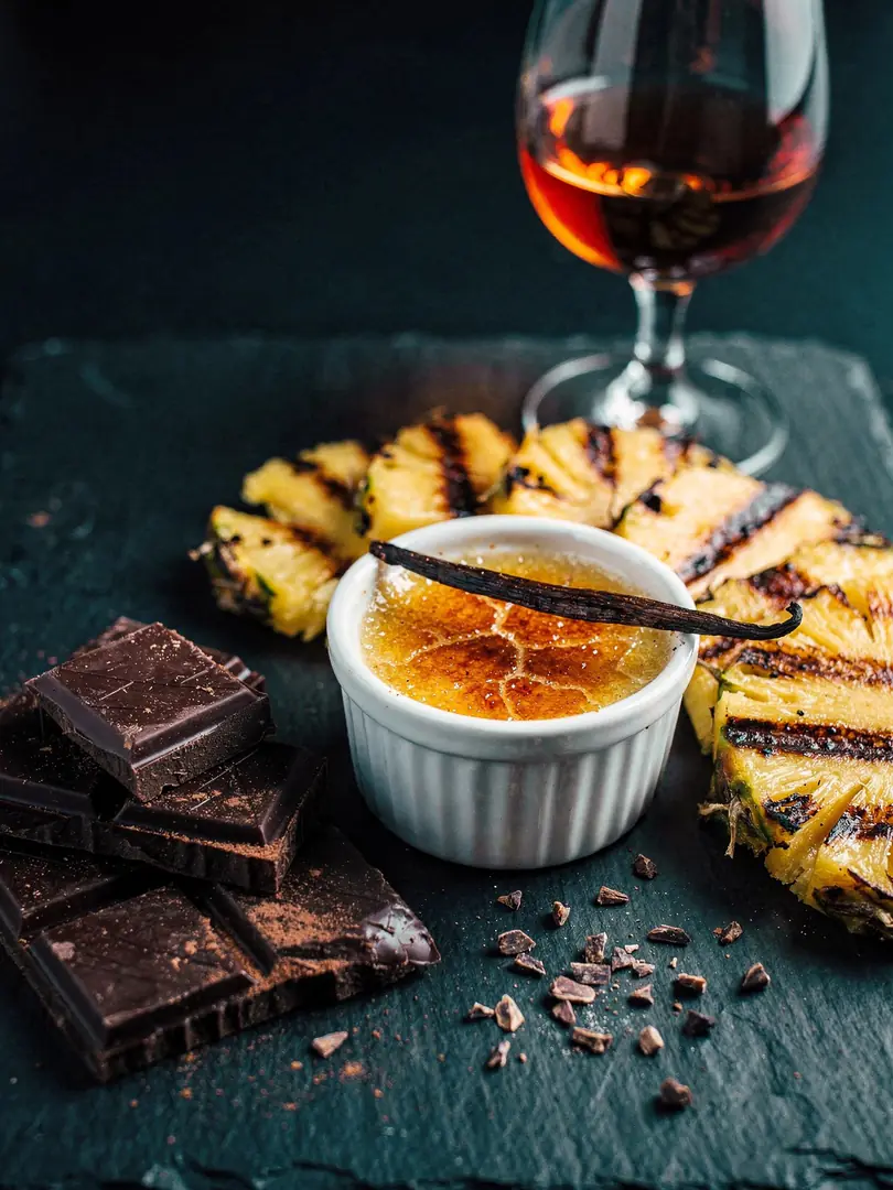 Rum with chocolate, pineapple and crème brûlée