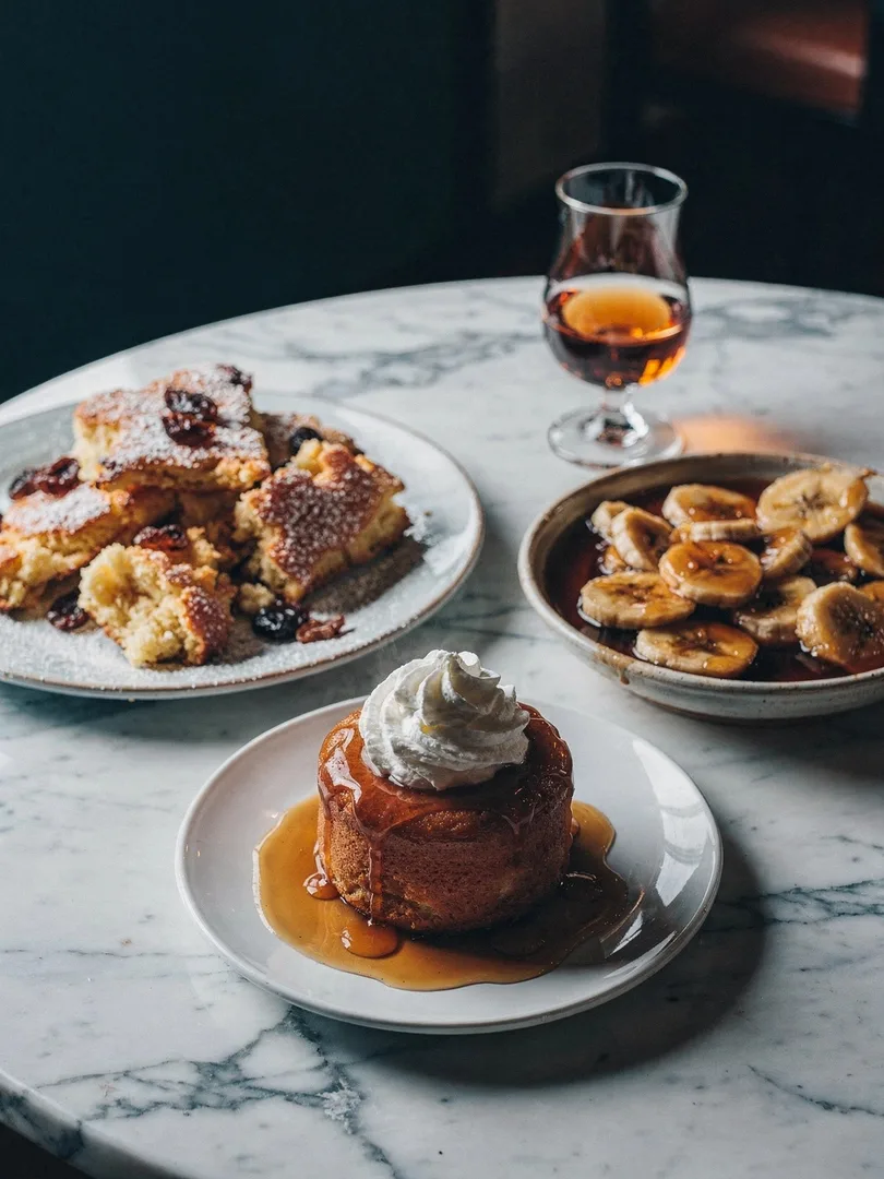 Baba au Rhum, Rum-Rosinen, Bananas Foster: Desserts mit Rum
