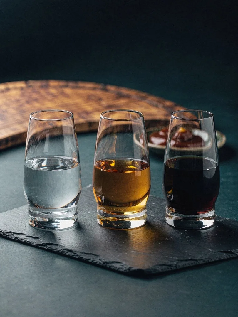 Weißer, goldener, dunkler Rum: Was die Farbe verrät und was nicht