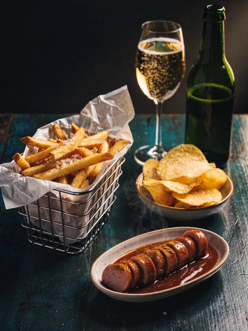 Pommes, Chips, Currywurst: Warum Schaumwein Fett und Salz liebt