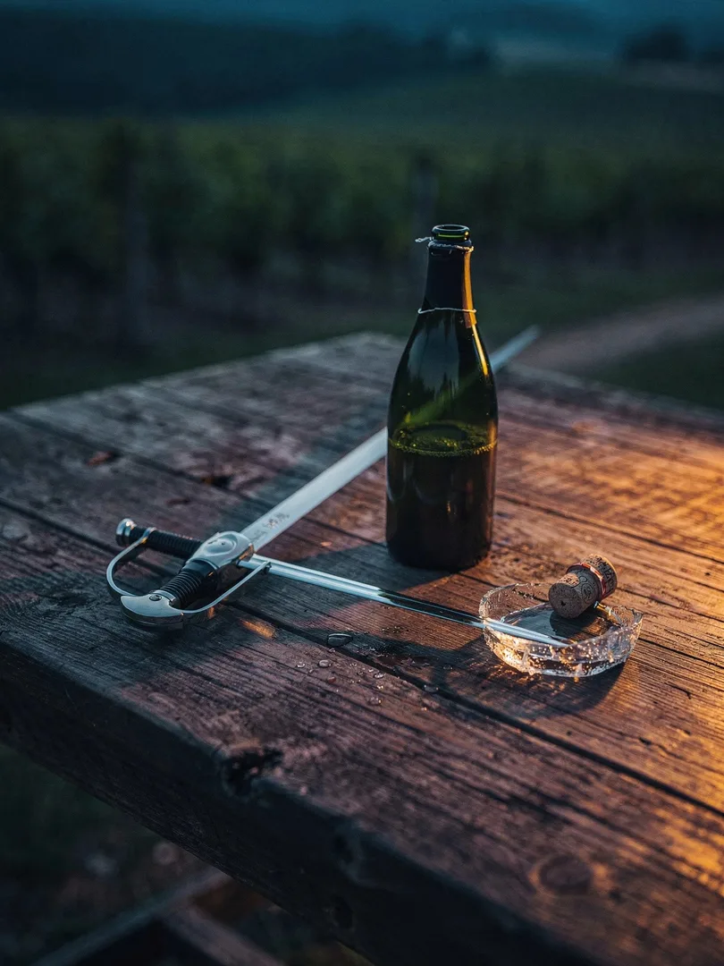 Champagner säbeln: Wie Sabrage funktioniert