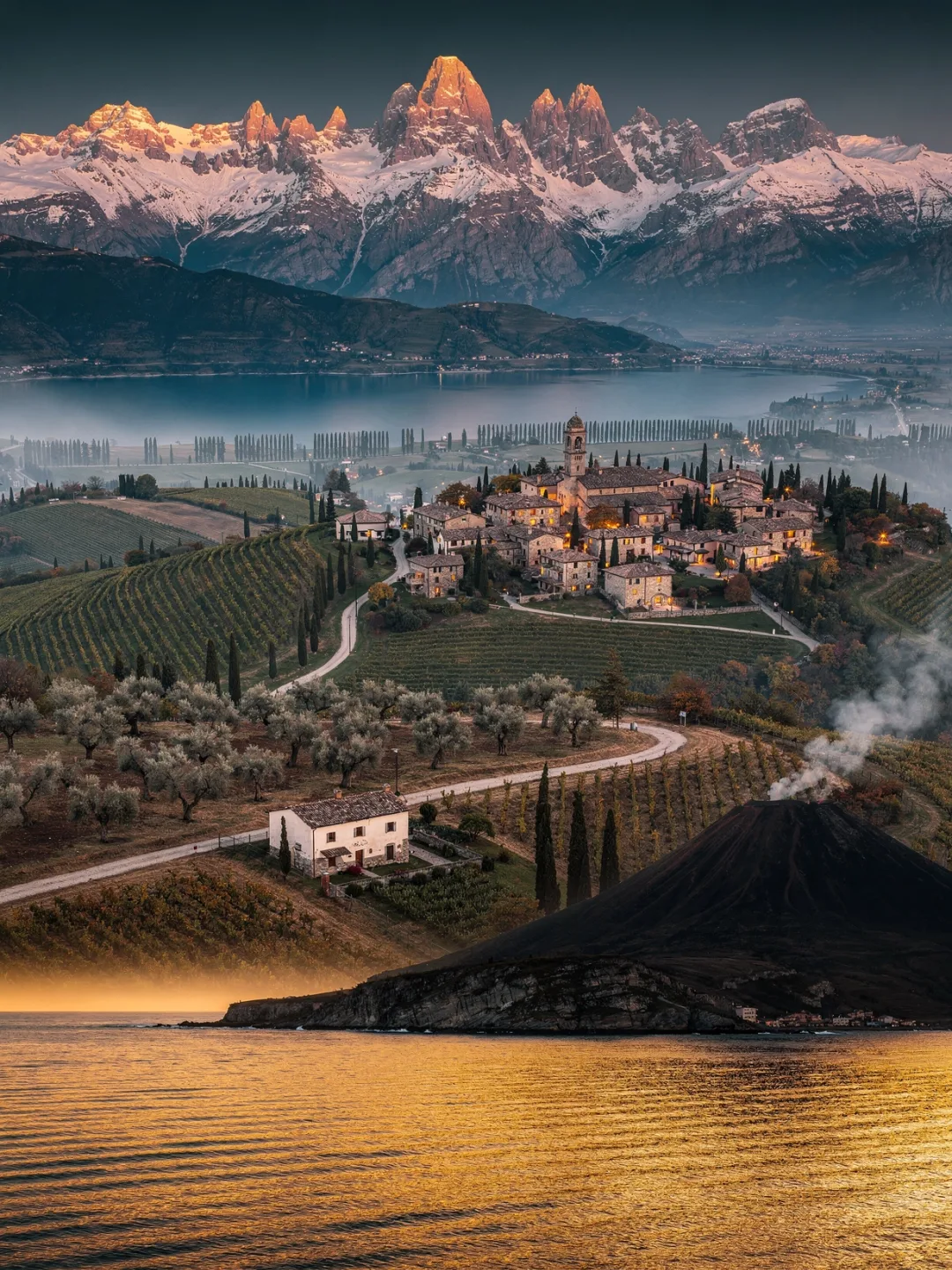 Italien von den Alpen bis zum Meer im Abendlicht