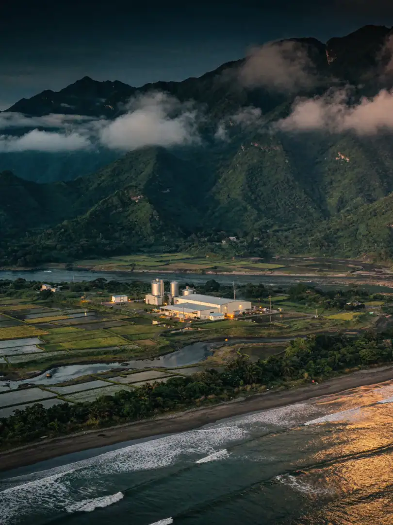 Taiwans Berge über der Ebene von Yilan