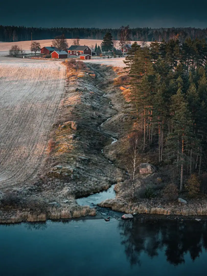 Südfinnlands Gerstenfelder, Seen und Wälder
