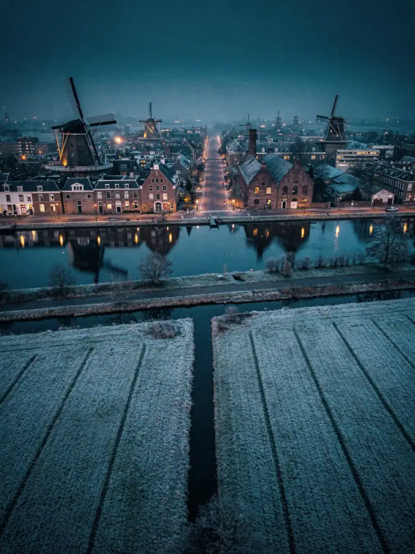 Schiedam mit Windmühlen und Brennereien