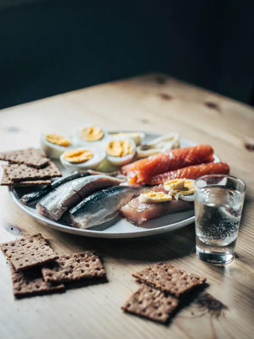 Skandinavisches Smörgåsbord und Snaps